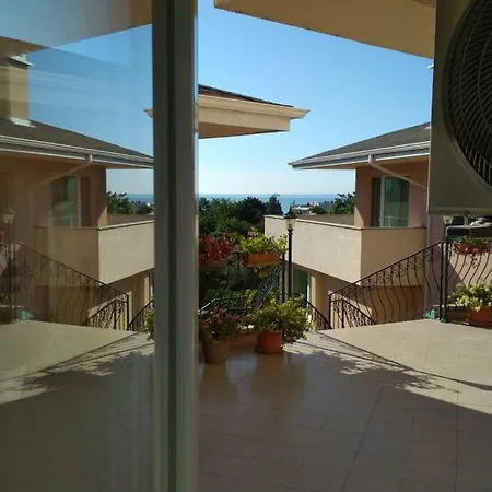 студия в комплексе Rozali Apartment