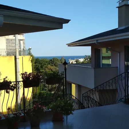 студия в комплексе Rozali Apartment
